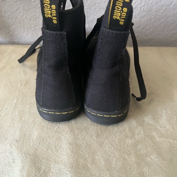 Women’s Dr. Martens - Picture 3 of 7